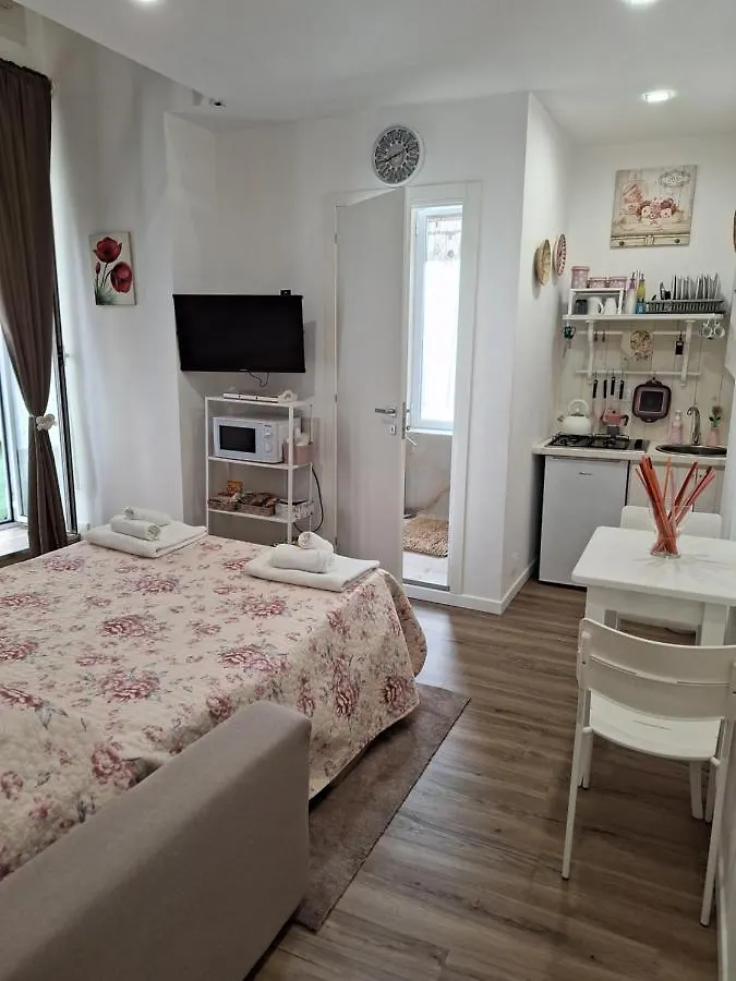Il Centro Guest House Naples Apartment